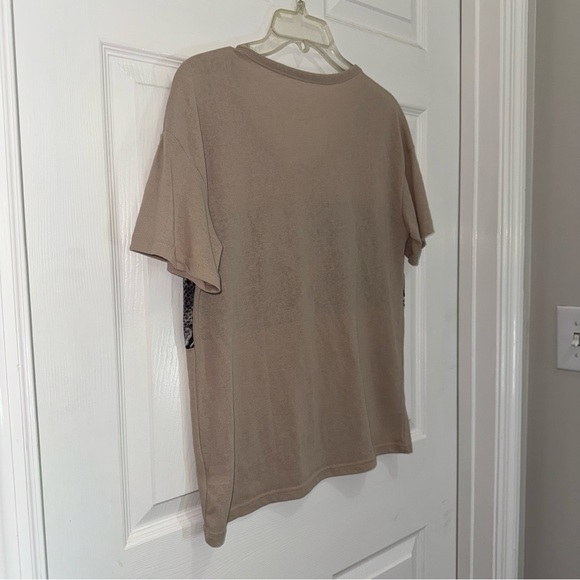 M158 SHEIN Tan Snake Print Short Sleeve Tee - Picture 11 of 13